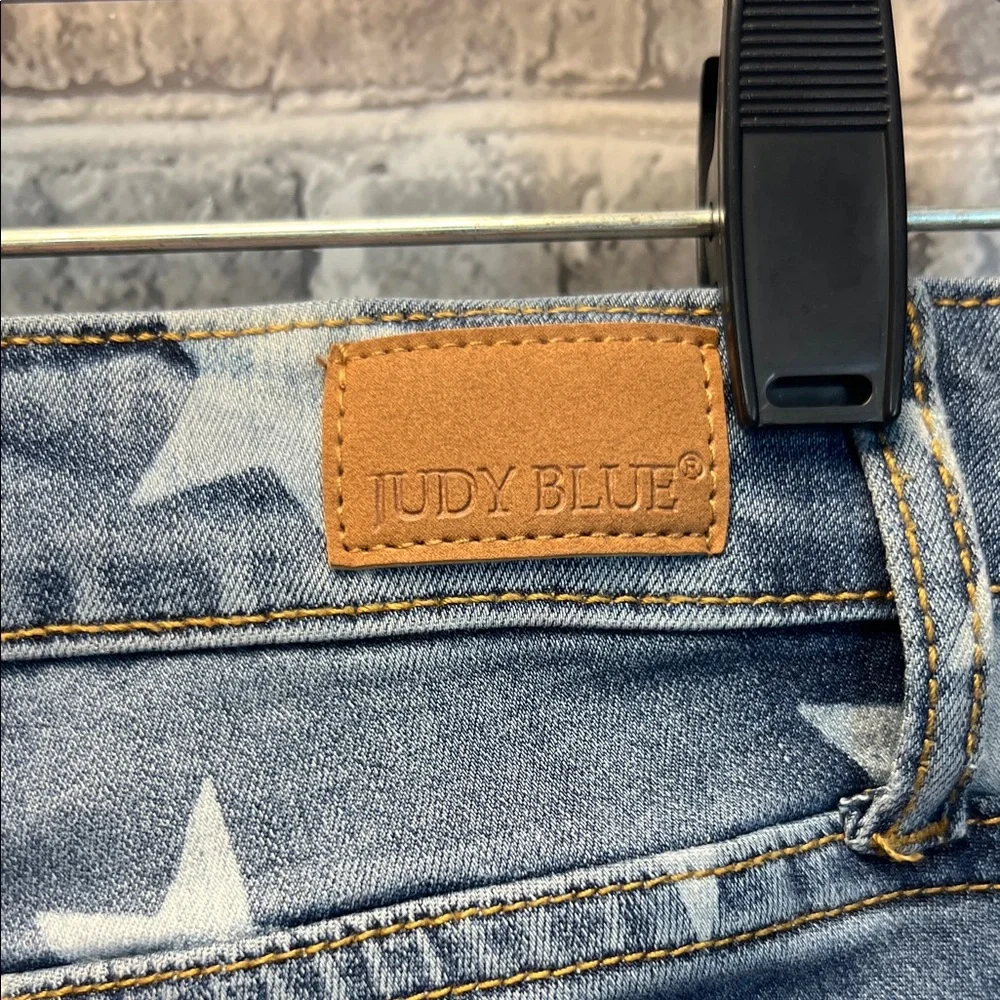 Judy Blue Star-Patterned‎ Blue Jeans - Picture 5 of 11